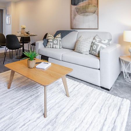 Urban Park Escape 2 Bed 2 Bath W/Carpark Apartment ไครสต์เชิร์ช ภายนอก รูปภาพ