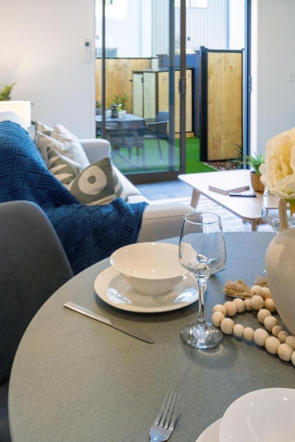 Urban Park Escape 2 Bed 2 Bath W/Carpark Apartment ไครสต์เชิร์ช ภายนอก รูปภาพ