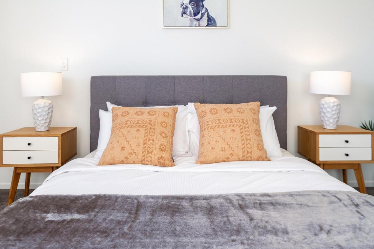 Urban Park Escape 2 Bed 2 Bath W/Carpark Apartment ไครสต์เชิร์ช ภายนอก รูปภาพ